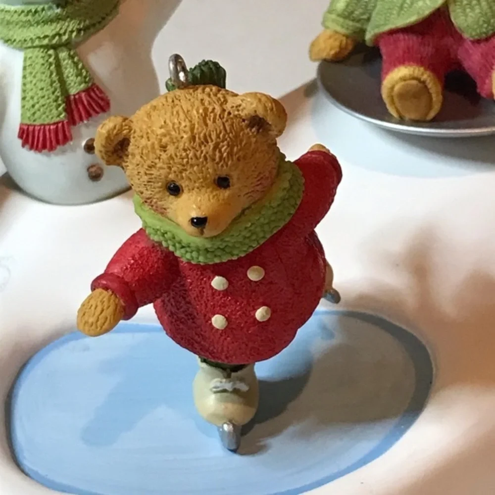 Hallmark Hollyday Hill Teddy Bear‎ Ornament Set
